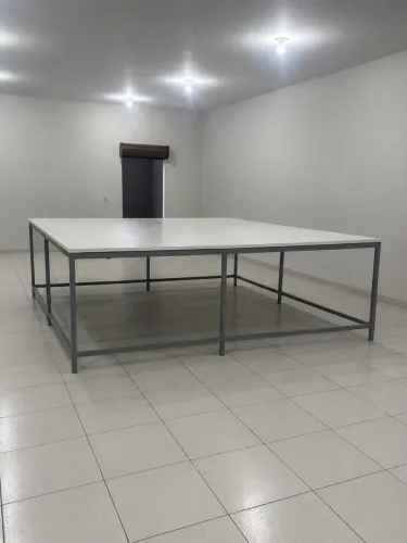 Mesa de corte em bom estado