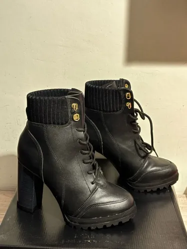 Bota Coturno Fem. Vizzano Salto Alto Tratorado (nunca usada)