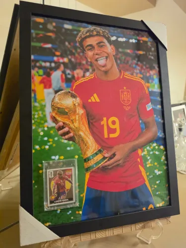Quadro Lamine Yamal, com figurinha extra legend OURO do Lamine Yamal.