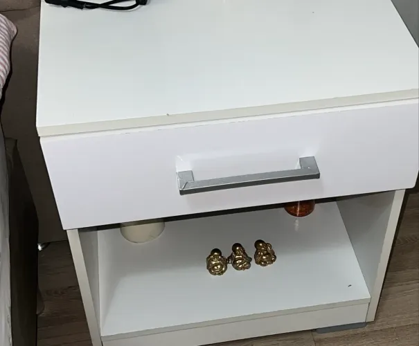 1 criado mudo 