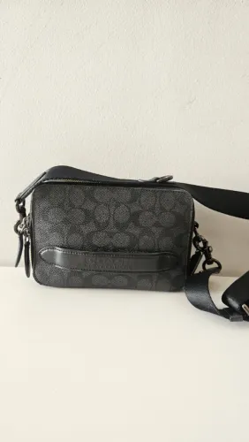 Bola Coach preta crossbody