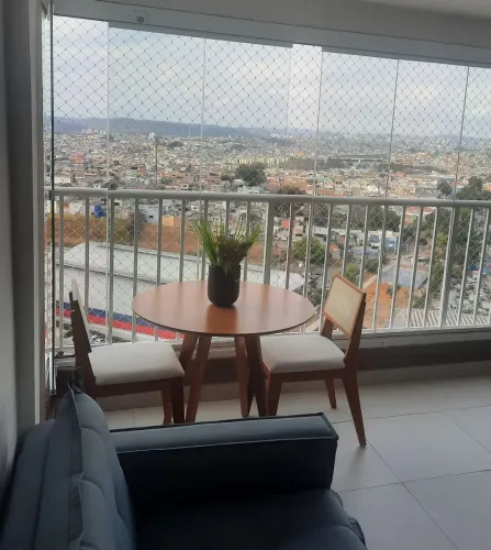 Mesa para 4 cadeiras redonda lila verniz