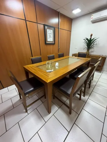 MESA DE ESCRITÓRIO/ JANTAR COM 8 CADEIRAS MARCA: MÓVEIS PAULISTA