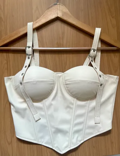 Corselet em courino