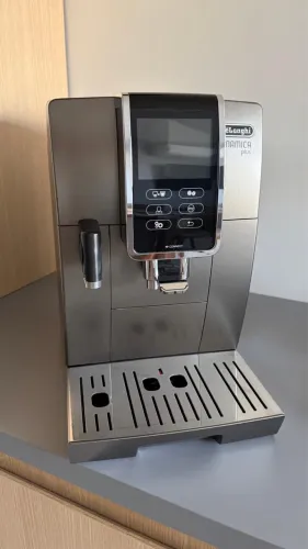Cafeteira italiana Delonghi Dinâmica Plus