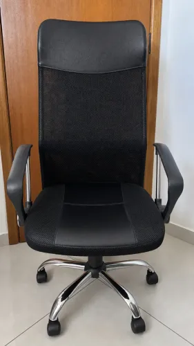 Cadeira de Escritório Ergonômica - 2 unidades (1 com braço e 1 sem), venda por mudança