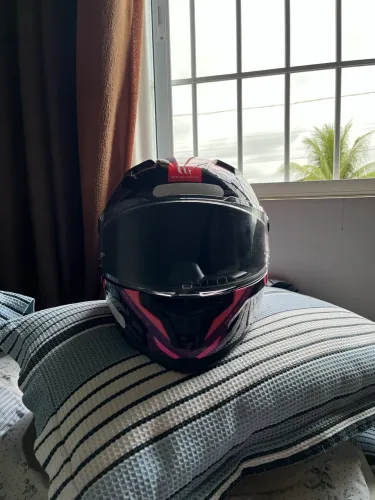 Vende-se Capacete MT Braker SV Zebra B8 Preto Rosa Fluor valor negociável *