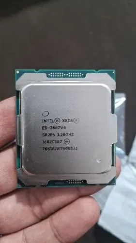 Troco xeon 2667 v4 em 2696 v3