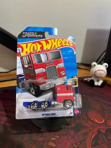 Hot wheels transformers optimus prime