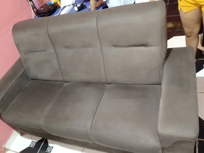 Vendo sofá novo de 3 acento cor marrom valor 650 interessados manda mensagem *2)