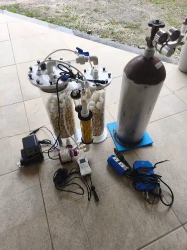 Vendo reator de cálcio completo para aquário marinho.