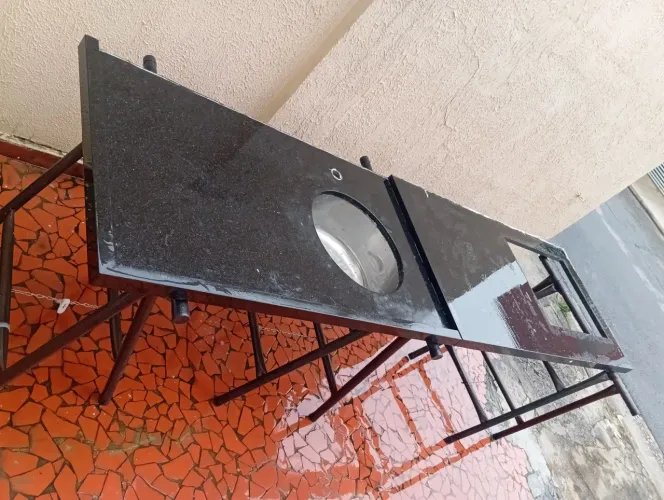 Pia De granito cuba de inox pode ser usada churrasqueira área gourmet.