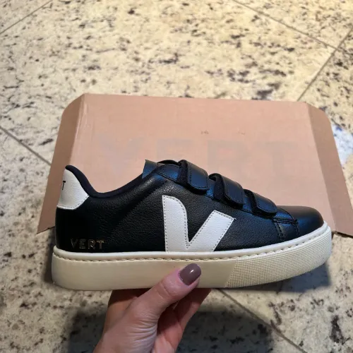 Tênis feminino vert de velcro preto tamanho 35 novo