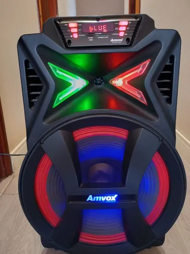 Caixa amplificada Amvox 500 w RMS .