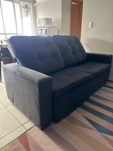 Sofá reclinável e retrátil 