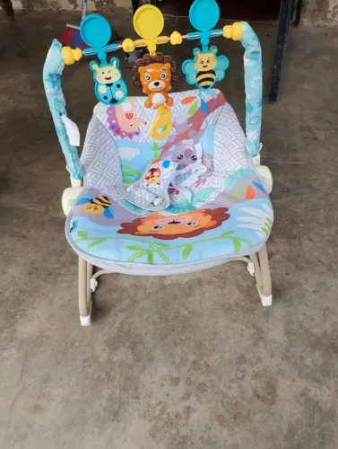 Ninho de dormir e cadeirinha 