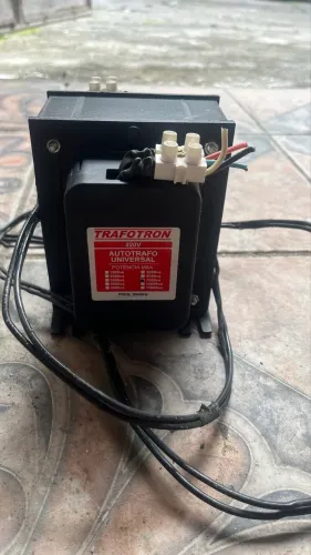 Autotransformador Universal (127V / 220V vice versa)