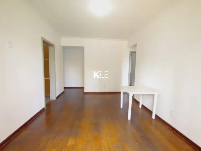 Vendo apto de 2 dormitórios, localizado em uma das ruas mais charmosas do Centro de Floria