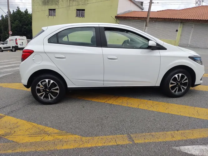 Chevrolet Onix Hatch LTZ 1.4 8V Flex Power Mec. 4P 2015