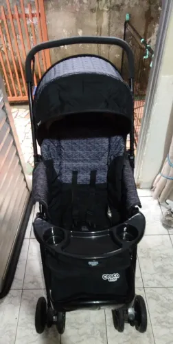 Carrinho de bebê com cadeirinha Cosco kids semi novo