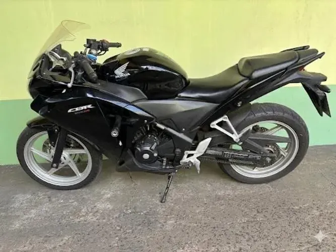 Vendo ou troco Cbr 250 2012 Raridade