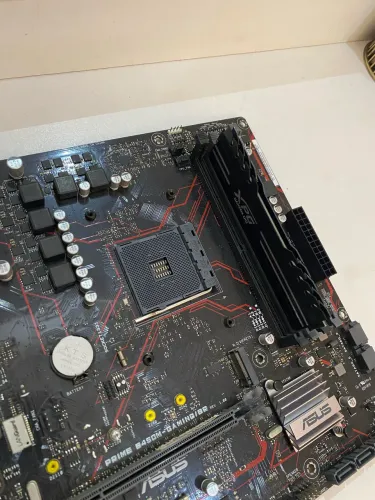 Placa Mãe Asus Prime B450M Gaming + 8GB RAM 3000mhz XPG