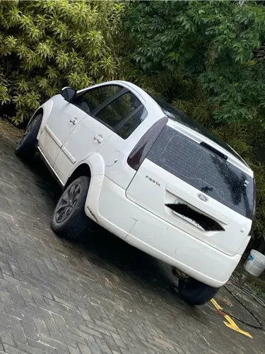 Ford Fiesta Class 1.6 8V 98cv 5P 2004