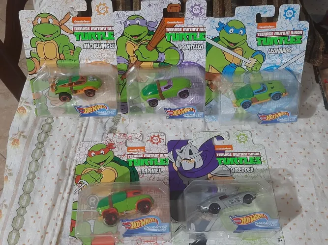 Carrinhos hot wheels characters cars tartarugas ninja, LEIA DESCRIÇÃO.