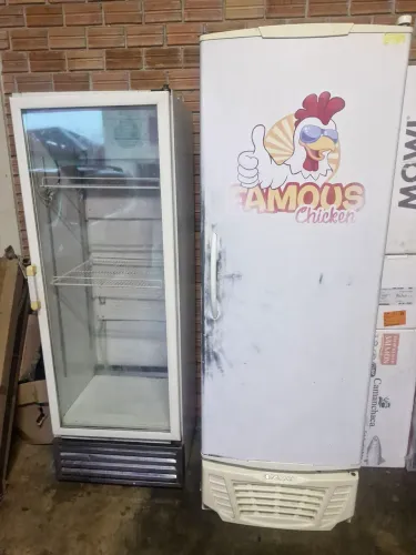 Freezer Vertical e Expositor de Bebidas  Gelopar