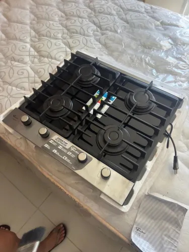 Cooktop a Gás Fischer 4 Bocas Platinium com Trempe de ferro fundido Mesa Aço Bivolt