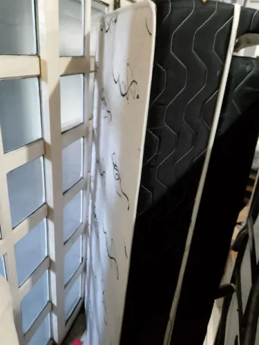 Cama de solteiro com cama acessória 