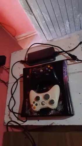 Estou vendendo meu Xbox 360 destravado por motivo de compra outro Algo