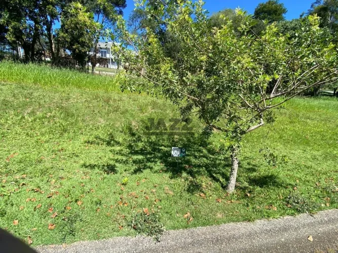 Terreno com lazer completo em condomínio fechado no Santa Barbara, Jambeiro
