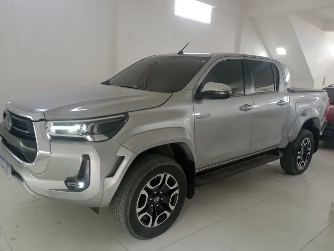Toyota Hilux CD SRX Plus 4X4 2.8 TDI Die. Aut. 2024