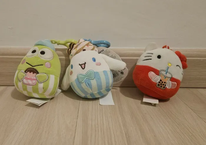 Chaveiro Squishmallow Hello Kitty, Cinnamoroll e Keroppi