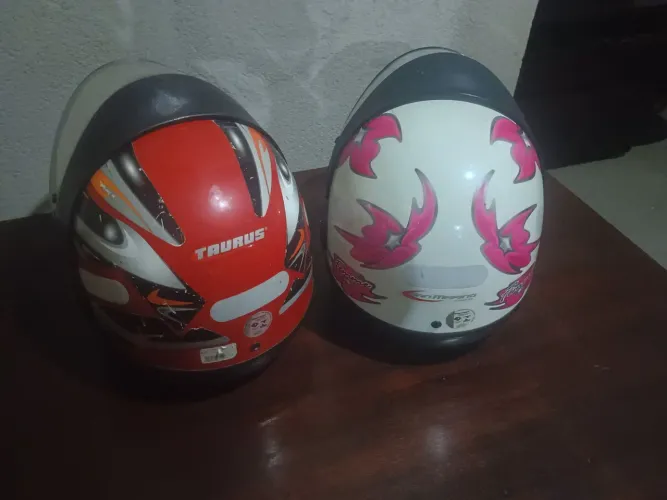 Vendo 2 capacete um Tauros e outro San Marino 250 os dois 