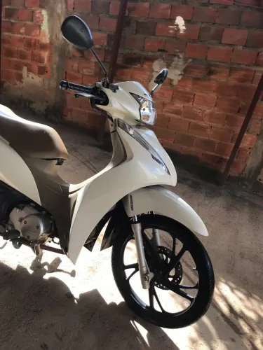 Moto semi nova