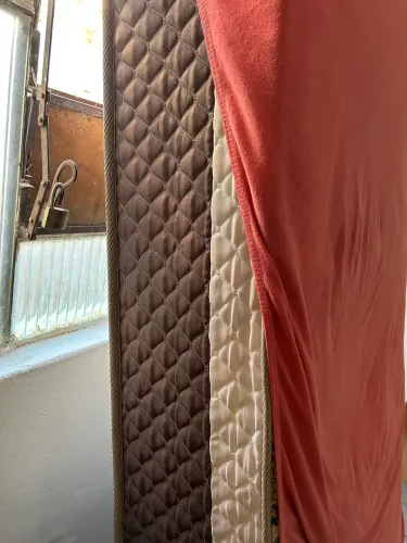 Cama box solteiro, com colchão ensacado molas