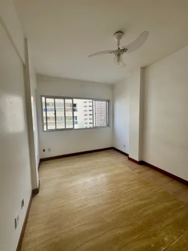 Apartamento para aluguel, 04 quartos(01 suite) 20 metros da praia, DCE. Vista mar.