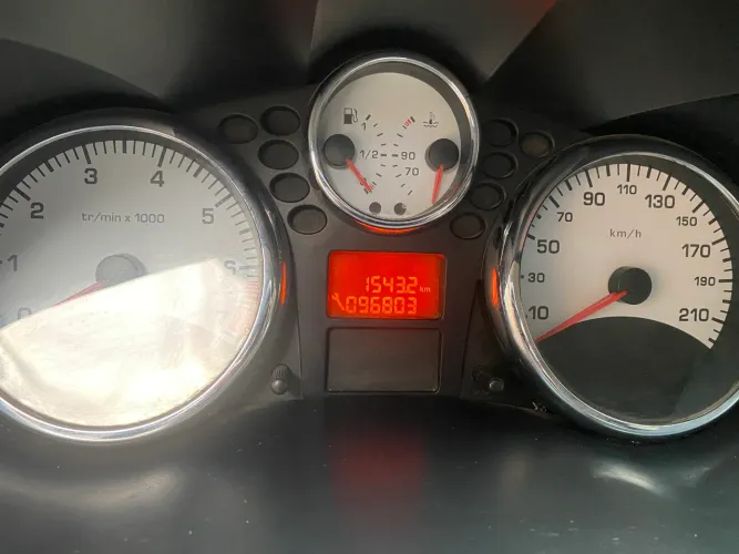 Peugeot 207 Sedan Passion XR 1.4 Flex 8V 4P 2013