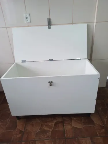 Baú mdf branco com tranca 