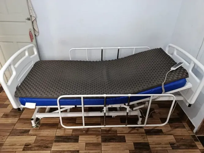 Vendo 1 Cama Hospitalar Eletronica com Controle Remoto Fixo