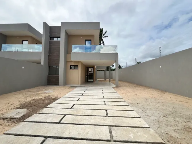 CASA DUPLEX DE ESQUINA COM AMPLO TERRENO NO MELHOR DO EUSÉBIO!