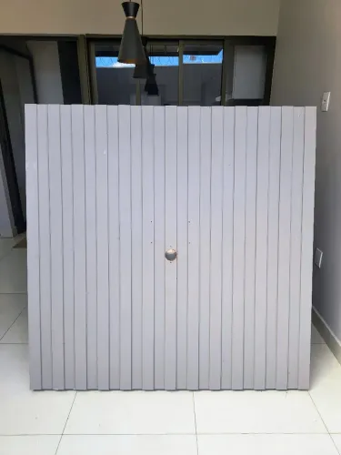 ? Painel de TV Ripado Cinza (Excelente Estado)