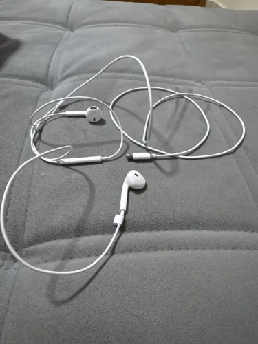 Fone de ouvido com fio apple
