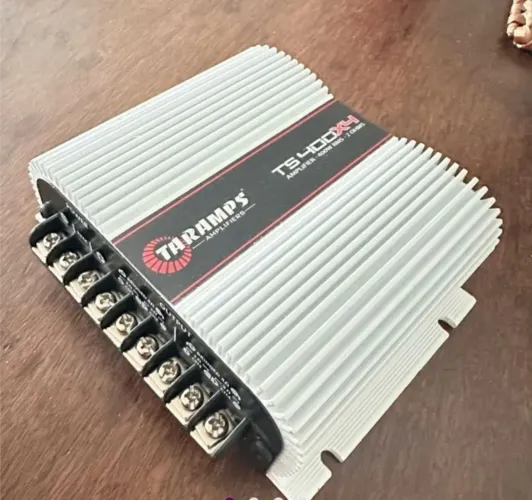 Vendo potência Taramps de 400×4 funcionando perfeitamente 