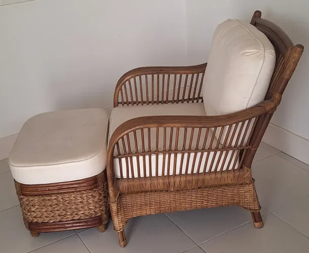 Poltrona + puff Fibra Natural rattan Junco Varanda Quarto Deck