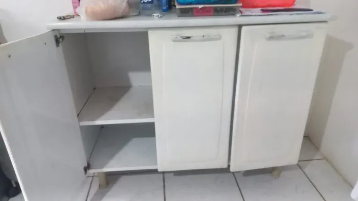 Balcão Usado - Três portas e duas gavetas