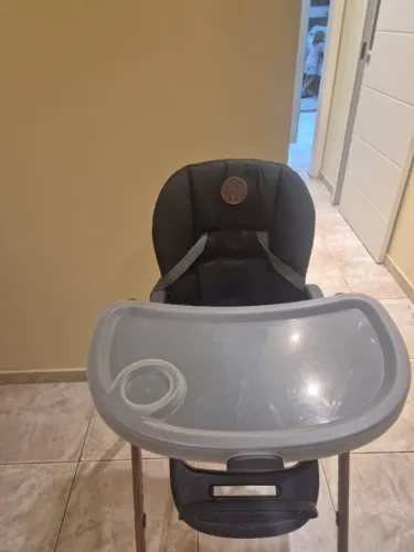 Cadeira de alimentação maxi- cosi.