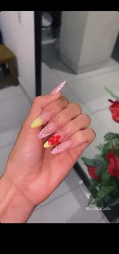 Alongamento proficional de Unhas em Gel e Molde F1